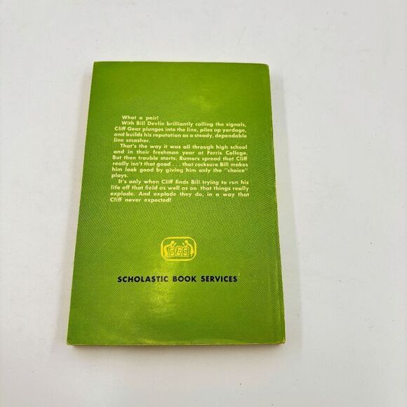 Line Smasher by Dick Friendlich 1963 Vintage Football Paperback MCM Scholastic - Picture 3 of 5